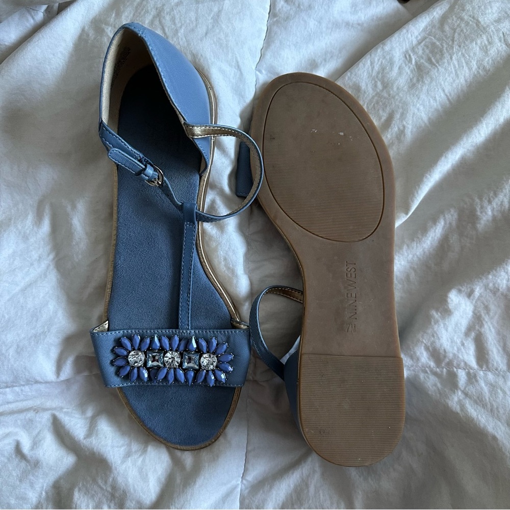 NEVER WORN Nine West blue detailed sandal size 7 - Picture 2 of 3